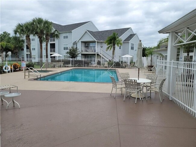 Building Photo - The Gables at Lakeside 2/2