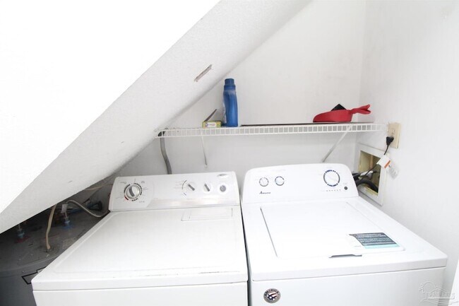 Building Photo - 1305 Foxborough Dr