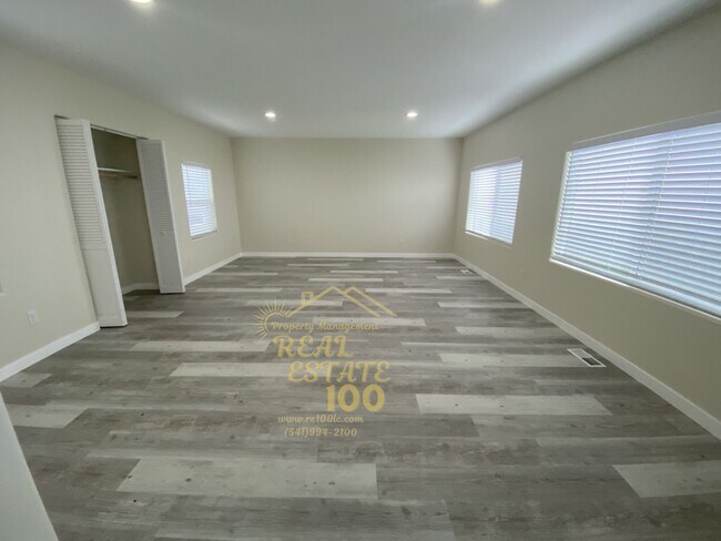 Building Photo - 3429 NW Jetty Ave