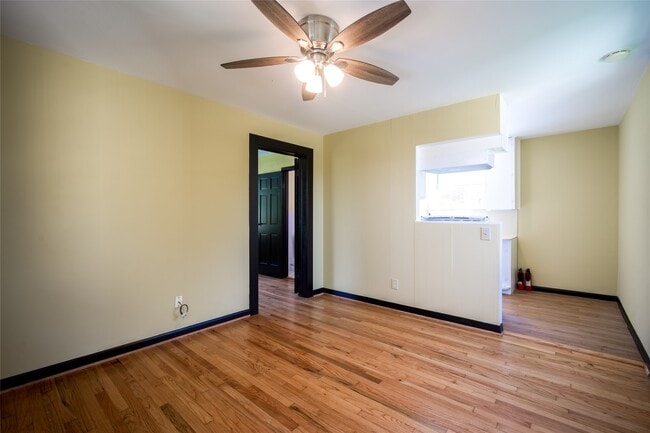 Building Photo - 811 Sul Ross St