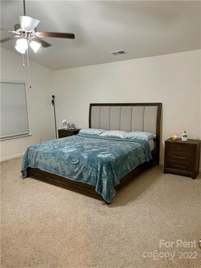 Building Photo - Captivating Single Family Home | 3 BR/2.5BA | 1-Car Covered Parking |In Highland Park