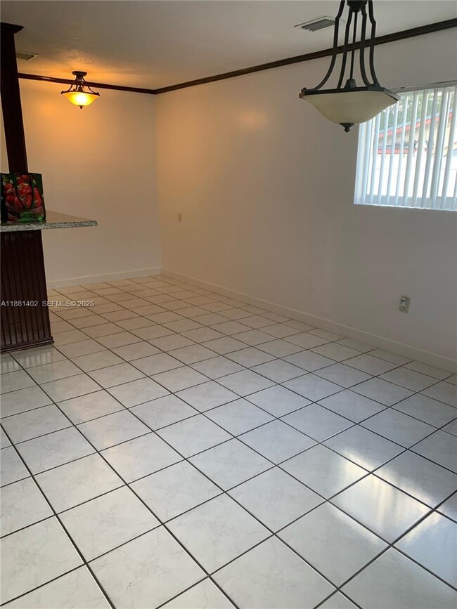 Building Photo - 6180 SW 42nd Ct