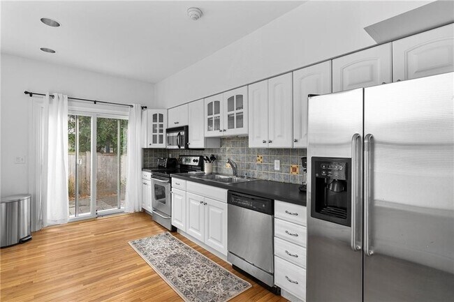 Building Photo - 109 Church St