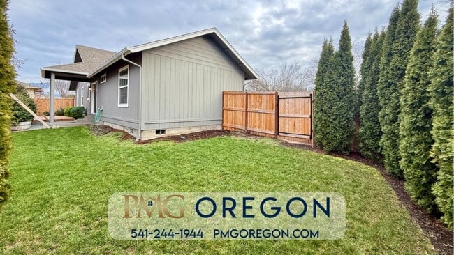 Building Photo - 608 SE Liberty Dr