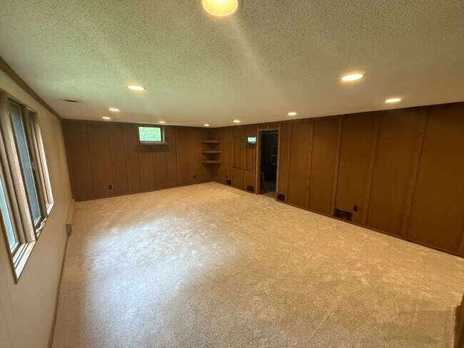 Building Photo - 276 Palomino Dr S