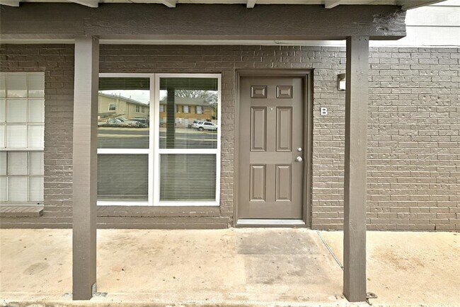 Building Photo - 2618 Ektom Dr