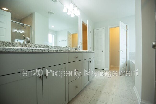 Building Photo - 10258 Green Meadow Ct