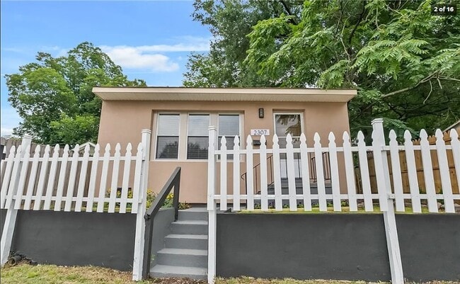 Building Photo - 2307 1st Ave