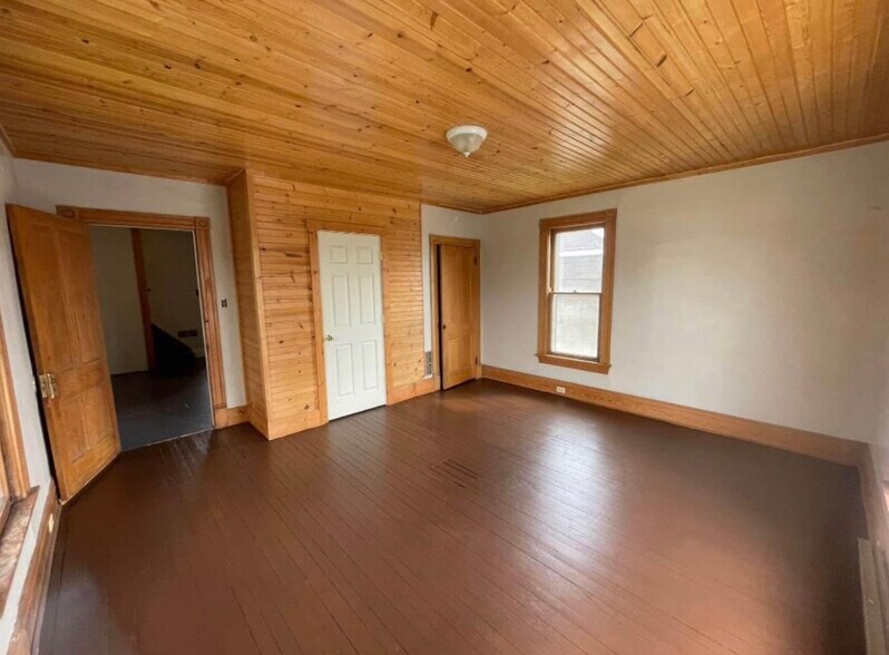 Building Photo - 437 Maple Ave