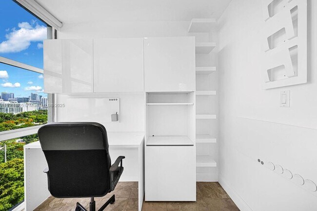 Building Photo - 1915 Brickell Ave