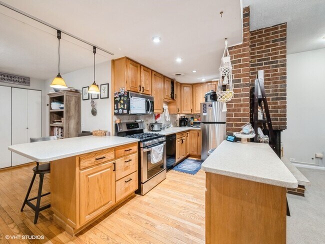 Building Photo - 1038 W Byron St