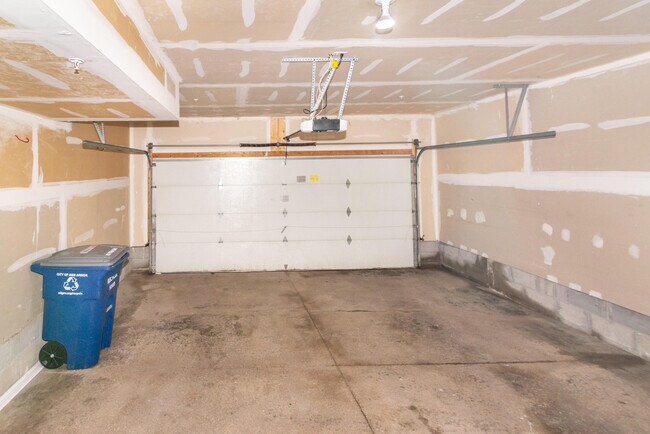 Building Photo - 3046 Barclay Way