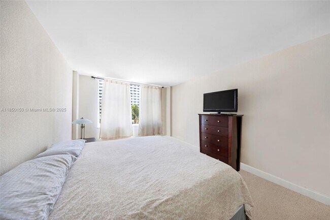 Building Photo - 5600 Collins Ave