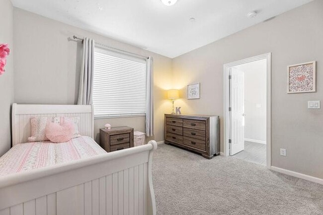Building Photo - Beautiful 3 Bedroom PLUS bonus Room For Re...