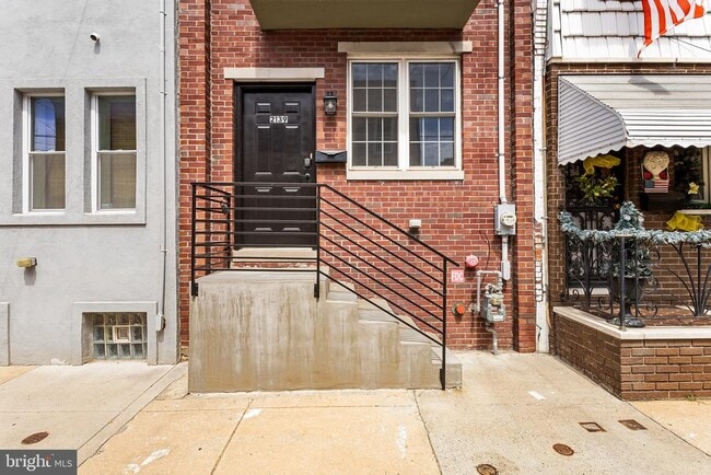 Building Photo - 2139 Latona St
