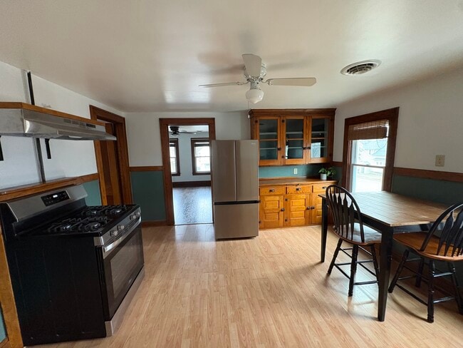 Building Photo - 366 Penora St