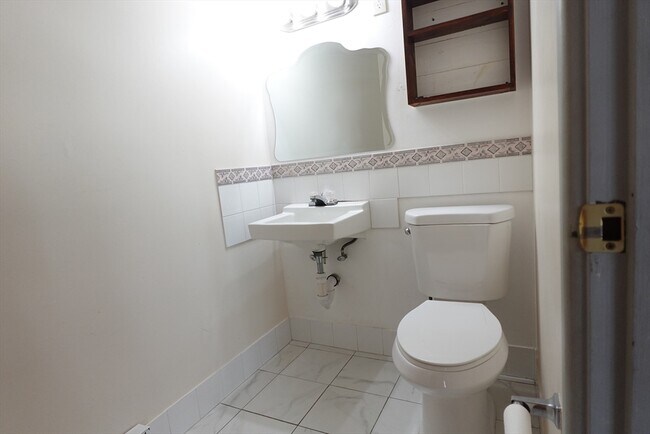 Building Photo - 37 Skyline Dr