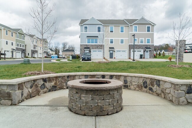 Building Photo - Spacious End Unit Luxury Townhome! Outstanding Location!