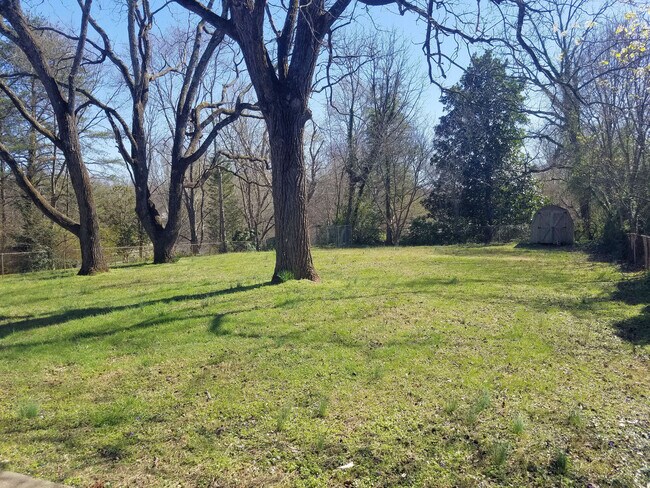 Building Photo - Great updated ranch in convenient location