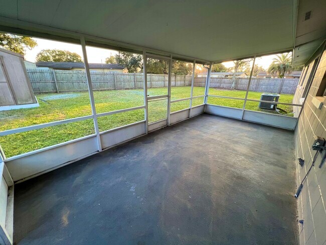 Building Photo - 4865 Darwood Dr