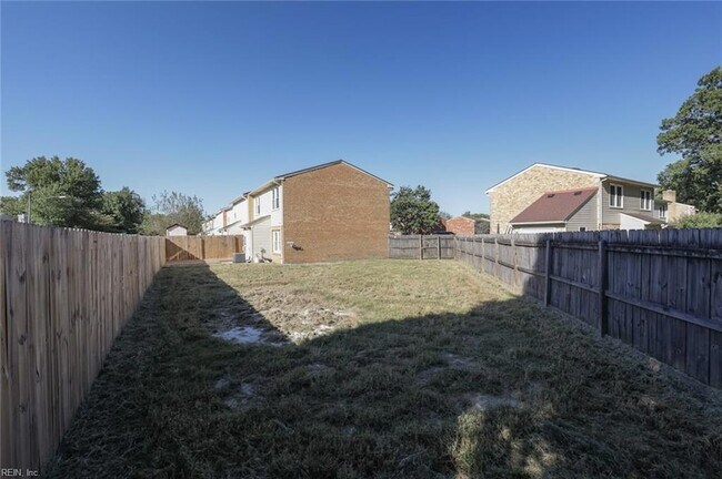 Building Photo - 4755 Old Hickory Rd
