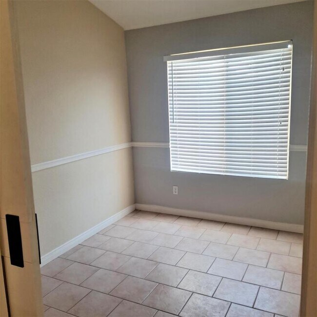 Building Photo - 1260 Ave Rosa Mundi