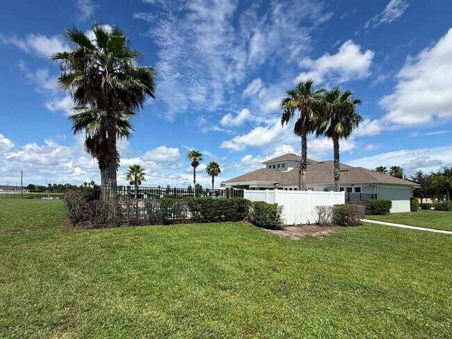 Building Photo - 930 Meadow Glade Dr