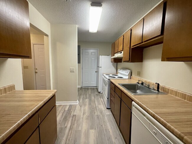 Building Photo - Townhouse for Rent