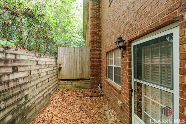 Building Photo - 205 Woodstone Dr