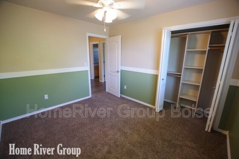 Building Photo - 1726 W Apgar Creek Dr
