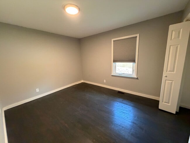 Building Photo - Charming 4/2.5 House in Armuchee- $1,995