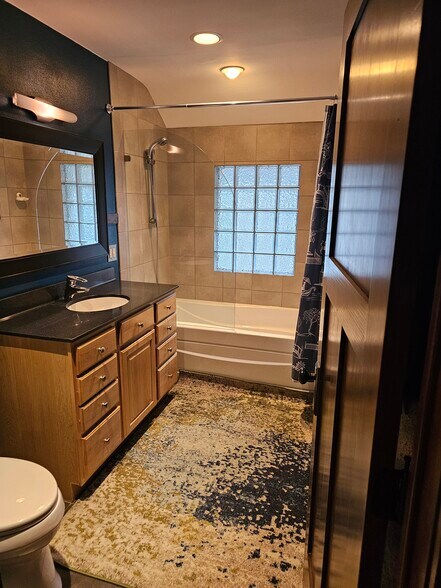 Bathroom - 521 Memphis Ave