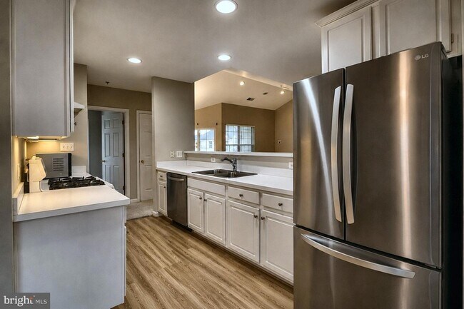 Building Photo - 25340 Lake Mist Square