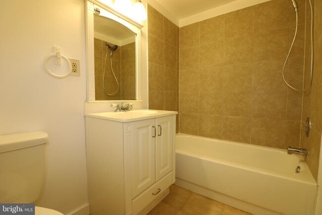 Building Photo - 20404 Shadow Oak Ct