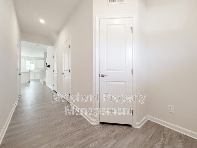 Building Photo - 111 Marthawood Ln