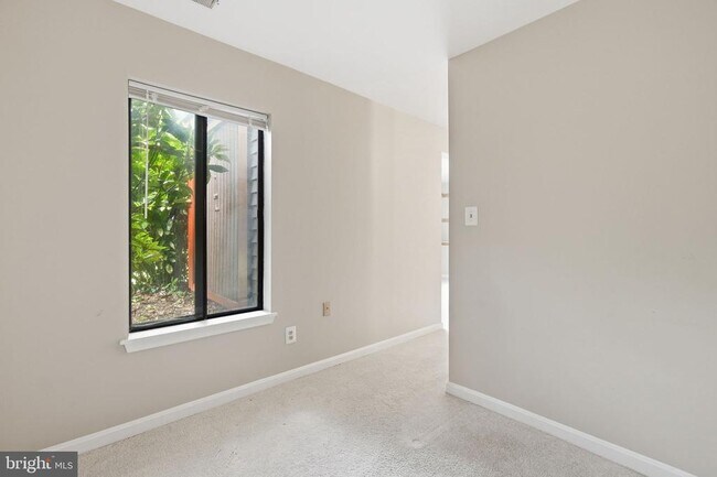 Building Photo - 2822 Lee Oaks Pl
