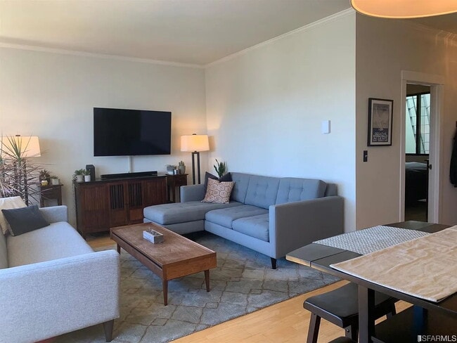 Building Photo - "Charming 1-Bedroom Haven in the Heart of San Francisco – 736 Sq Ft of Urban Comfort!"
