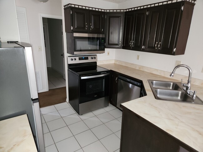 Building Photo - 6105 W 2nd Manor