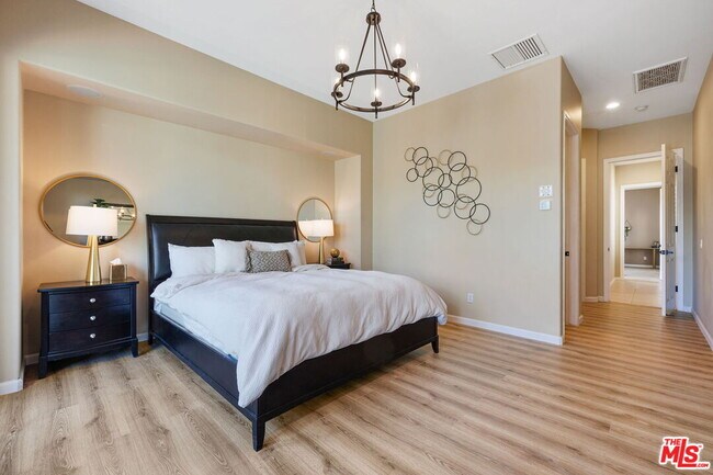 Building Photo - 4 Cartier Ct