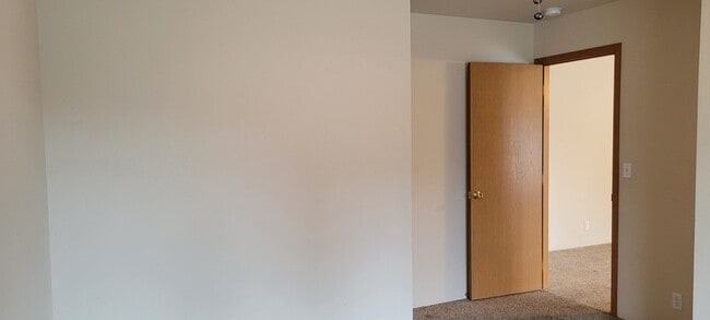 Building Photo - 228 SW Westholm Ave