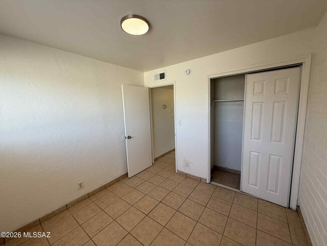 Building Photo - 4904 S 13th Ave