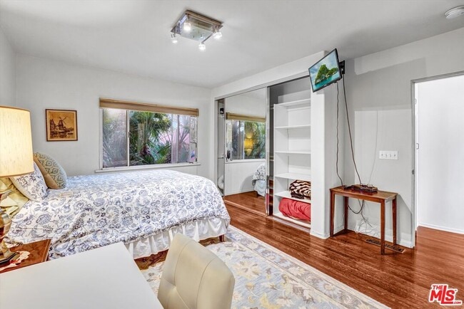 Building Photo - 212 3rd Ave