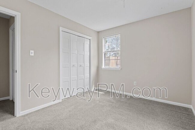 Building Photo - 122 Shadowood Dr