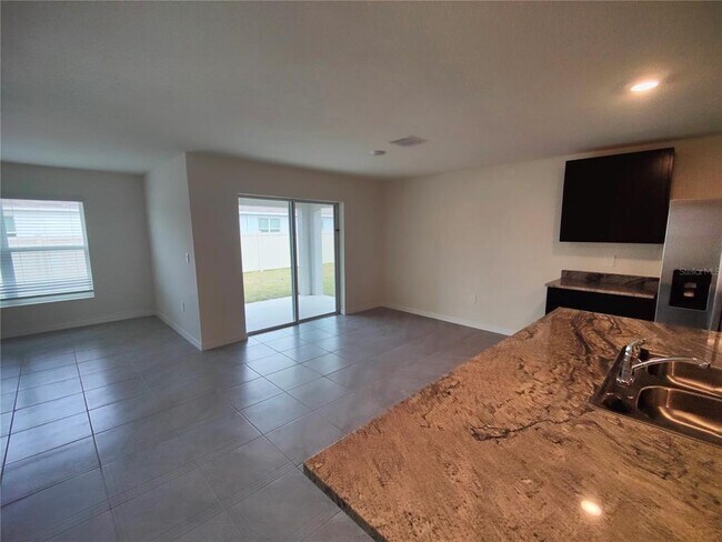 Building Photo - 6939 SE 112th Ln