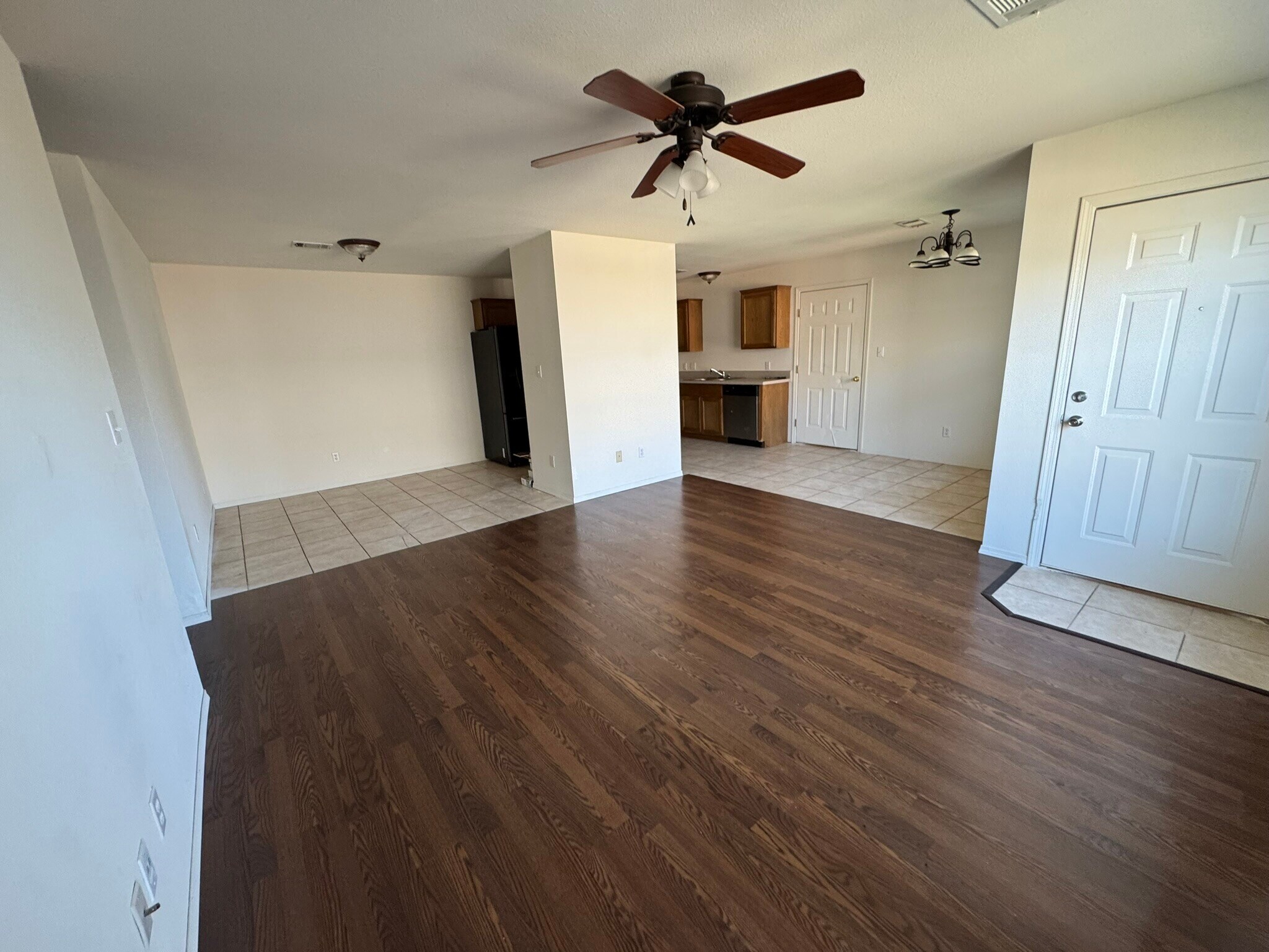 Building Photo - 1402 Fianna Place Ct