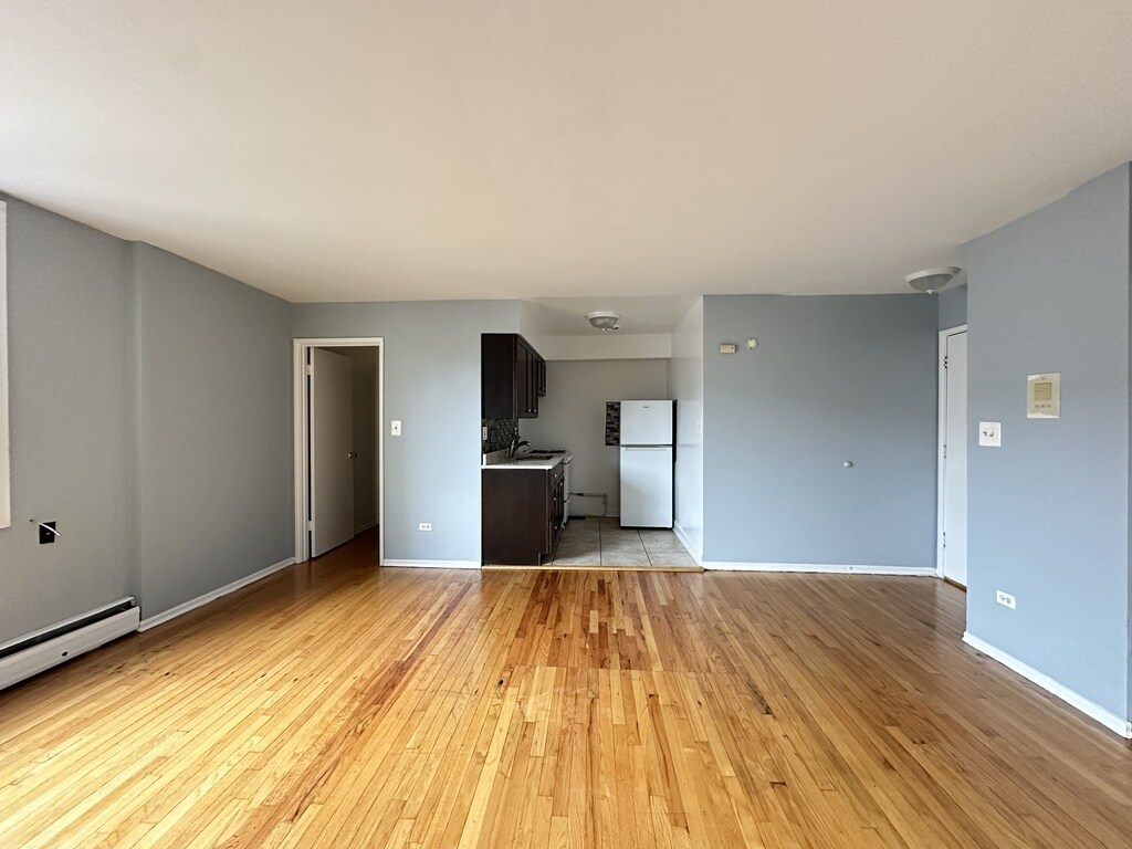 Building Photo - 1515 W Morse Ave