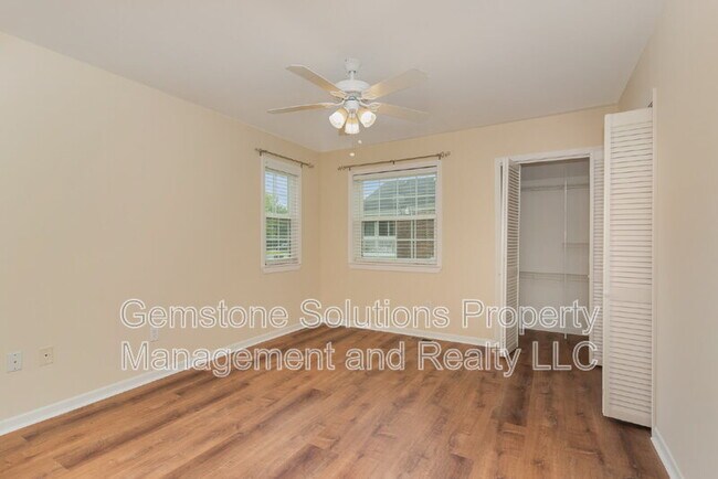 Building Photo - 404 Granville Rd
