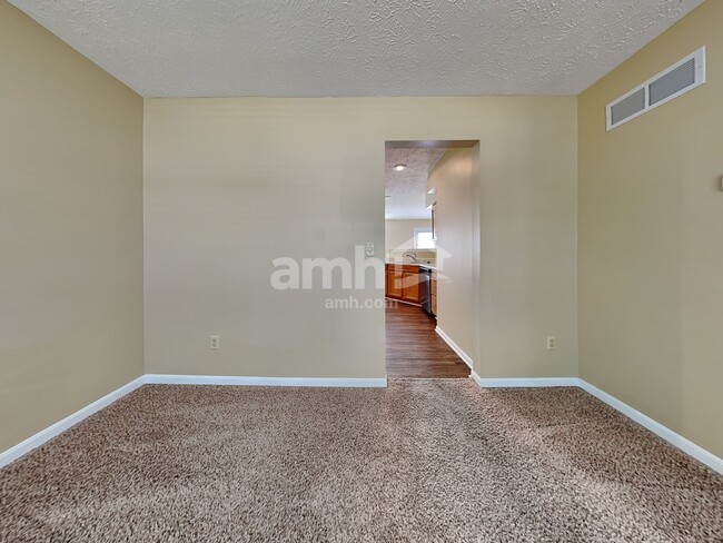 Building Photo - 998 Grandstone Ct