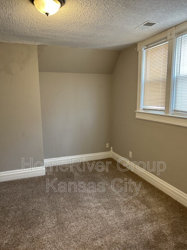 Building Photo - 2843 Belleview Ave