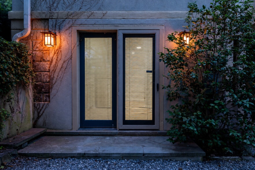 Entry - 3223 1st St N